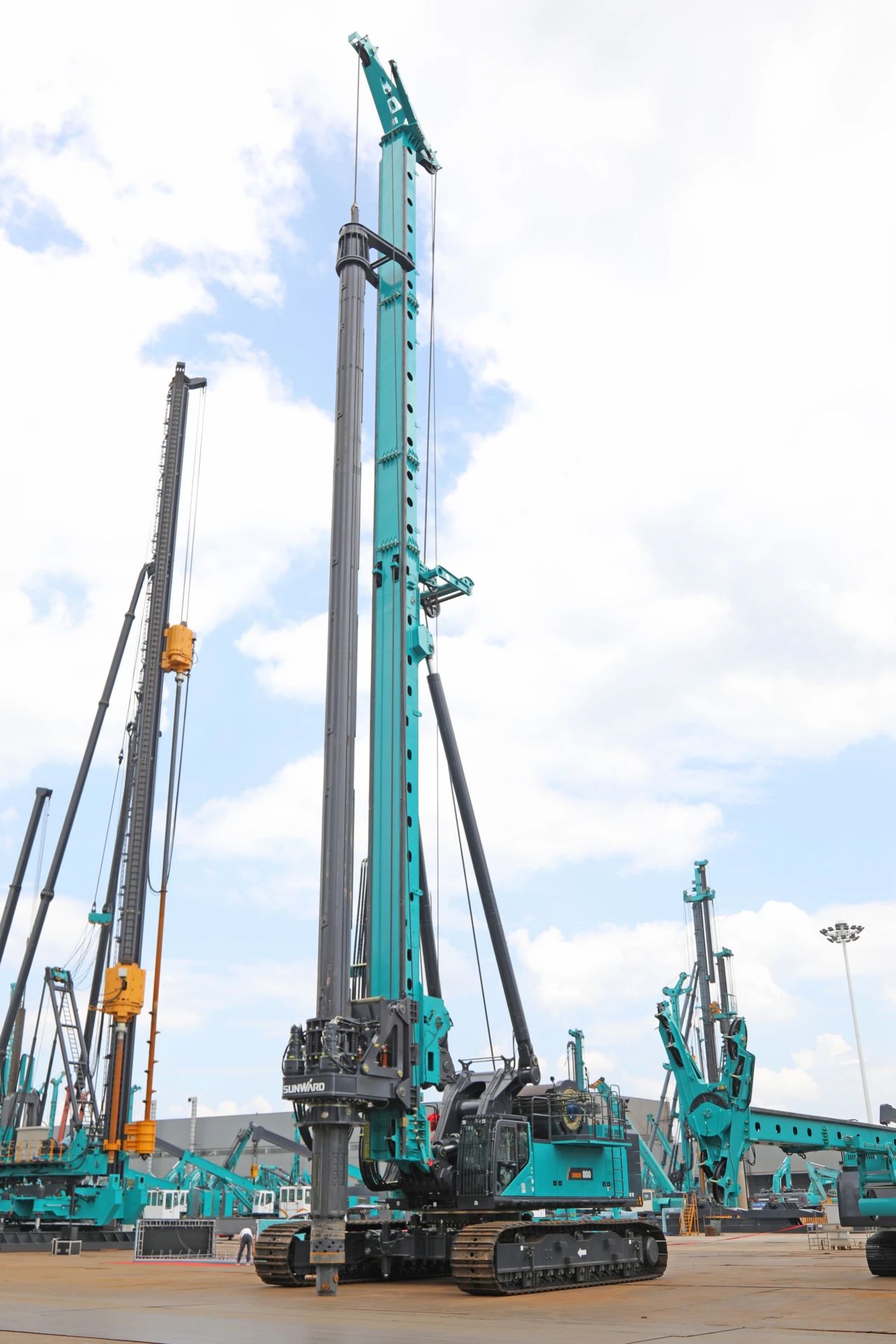 “破紀(jì)錄王者”再出征！山河智能SWDM800旋挖鉆機(jī)成功交機(jī)